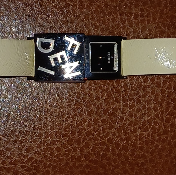 Fendi 5500L Dual Face Watch - Picture 5 of 9